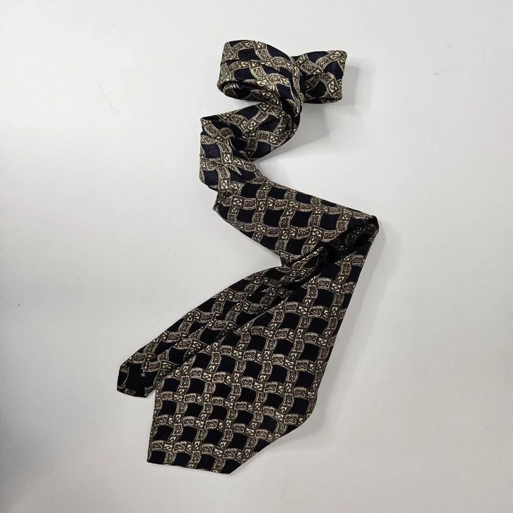 Geoffrey Beene 100% Silk Tie With Geometric Pattern Necktie 58 in x 4 in‎